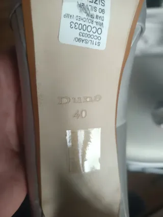 Zapatos de tacón Dune plateados con clutch a juego