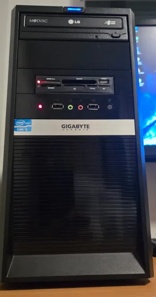 PC Intel Core i5/1256 GB Almacenamiento