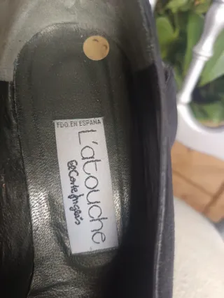 Zapatos L'Atouche Negros con Adorno Multicolor