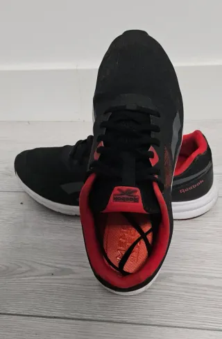 Zapatillas Reebok Negras y Rojas