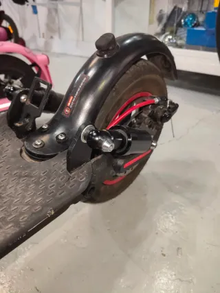 Patinete eléctrico con doble suspensión