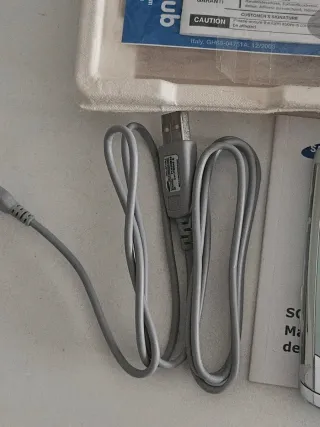 Samsung Ultra II cellulare con box e cavi