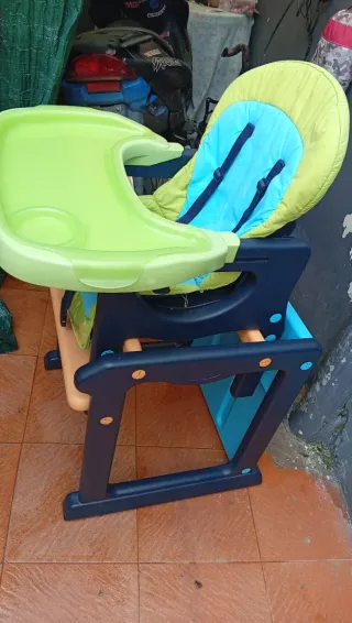 Trona de bebé color verde y azul