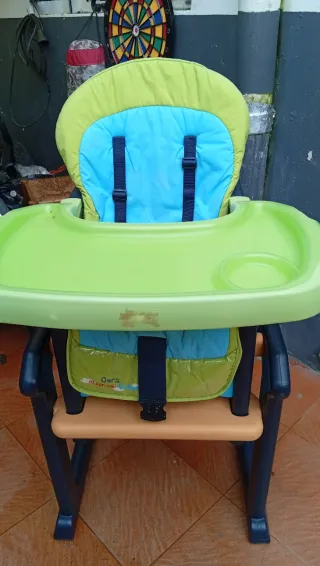 Trona de bebé color verde y azul