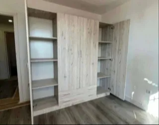 Armario Blanco y Marrón