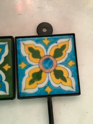 Colgadores de pared con azulejo decorado (4 uds)