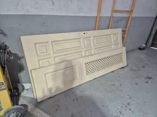 Doble puerta para restaurar.