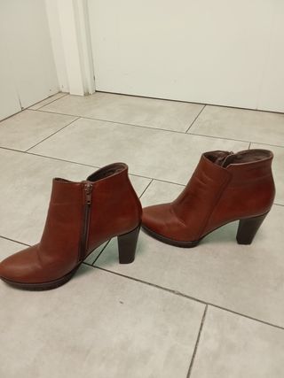 Botines de piel marrón tacón Wonders