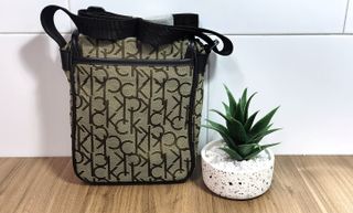 Bandolera " CALVIN KLEIN " ( Nueva ) Original