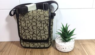 Bandolera " CALVIN KLEIN " ( Nueva ) Original