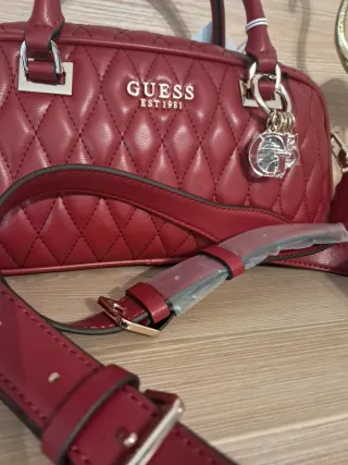 Bolso Guess Rojo Acolchado con etiquetas