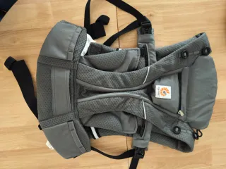 Mochila Portabebés Ergobaby Omni Breeze Gris.