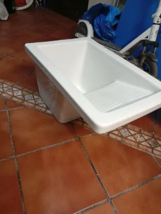 Pila de lavadero blanca