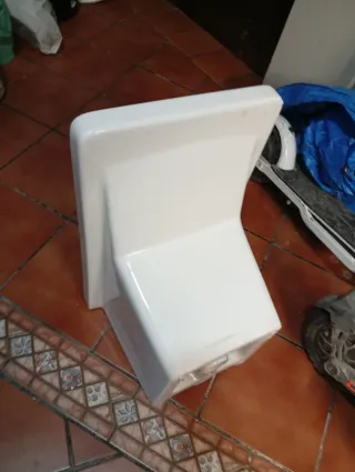 Pila de lavadero blanca