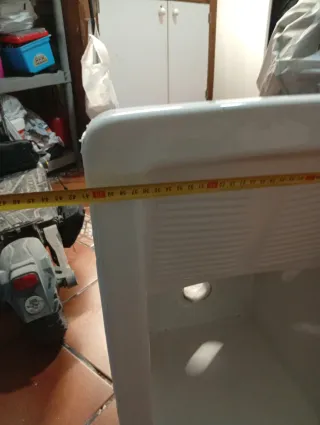 Pila de lavadero blanca