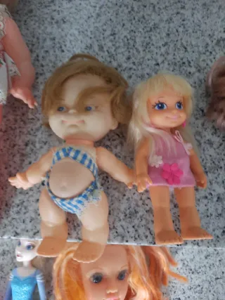 Lote de 8 muñecas variadas