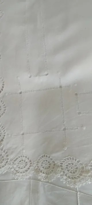 Paño antiguo de lino crudo bordado a mano