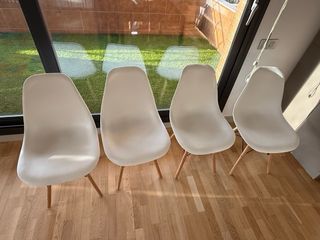 Juego de 4 Sillas Nórdicas Blancas