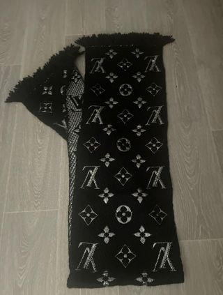 Bufanda Louis Vuitton Negra y Plateada