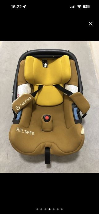 Carrito de bebé color Camel marca Concord.