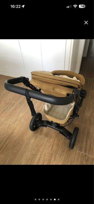 Carrito de bebé color Camel marca Concord.