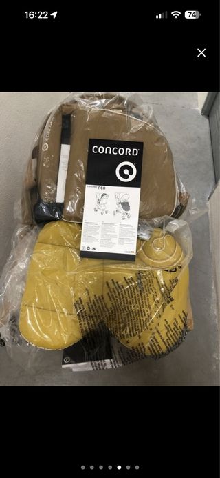 Carrito de bebé color Camel marca Concord.