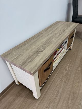 Mueble TV madera y aglomerado con ruedas