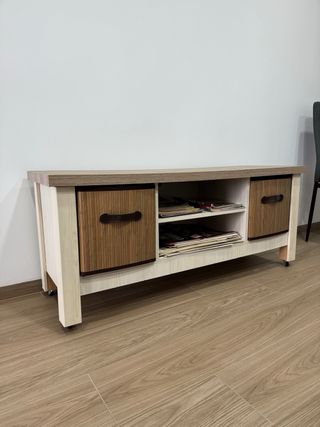 Mueble TV madera y aglomerado con ruedas