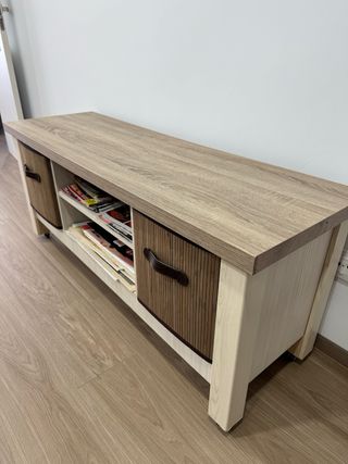 Mueble TV madera y aglomerado con ruedas