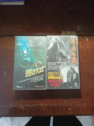 2 Cintas VHS: Rescate en Nueva York y Godzilla
