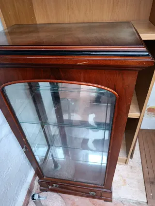 Vitrina vintage de madera y cristal
