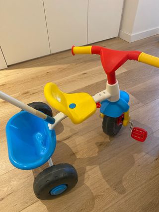 Triciclo para bebé con manillar