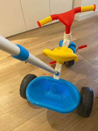 Triciclo para bebé con manillar
