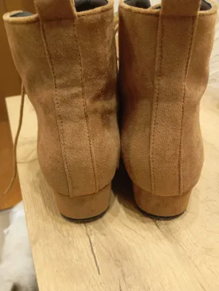 Botines marrones con cordones