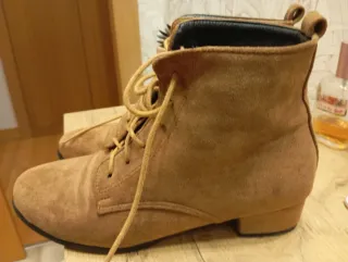 Botines marrones con cordones