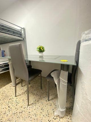 Mesa de cristal con 6 sillas