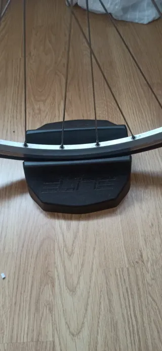 Rodillo Élite Suito + Bici Zeus Megafoco