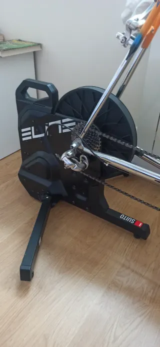 Rodillo Élite Suito + Bici Zeus Megafoco