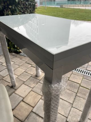 Mesa de cocina y 2 taburetes