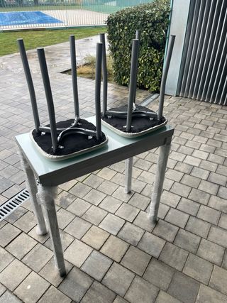 Mesa de cocina y 2 taburetes