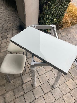 Mesa de cocina y 2 taburetes