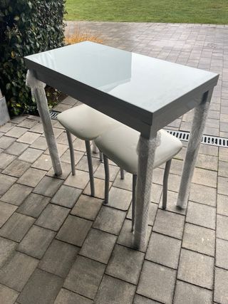 Mesa de cocina y 2 taburetes