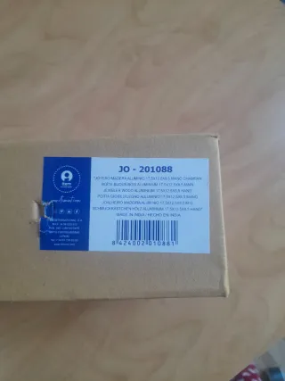 Joyero antiguo con adornos