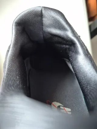 Zapatillas deportivas Nike Air grises y blancas