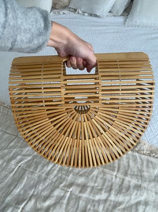 Bolso de madera estilo abanico