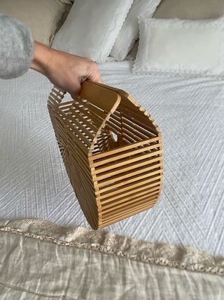 Bolso de madera estilo abanico