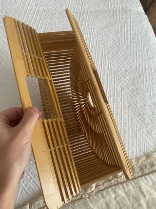 Bolso de madera estilo abanico