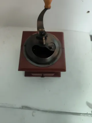 Antiguo molinillo de café manual