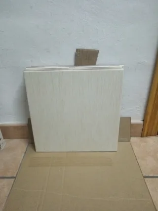 Azulejos de cerámica color crema