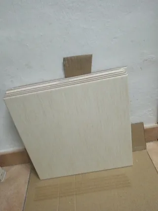 Azulejos de cerámica color crema